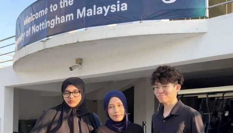 Hima Shiraz with friends outside the University of Nottingham Malaysia